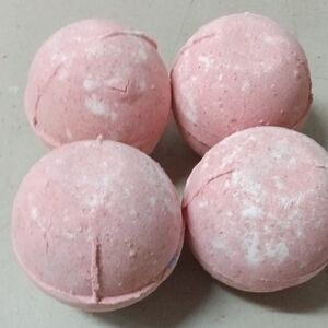 New!!! Set Of 4 Childrens Pink Bath Bombs With Surprise Toy Inside